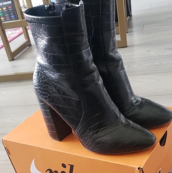 Croc embossed ALDO booties - Picture 2 of 3